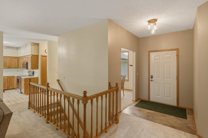 6973 4th Street Cir N, Oakdale, MN 55128