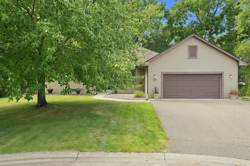 6973 4th Street Cir N, Oakdale, MN 55128