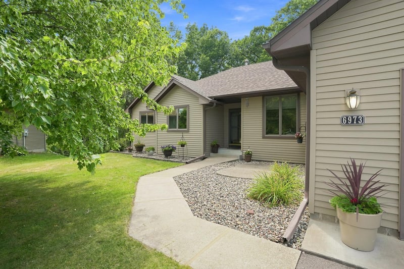 6973 4th Street Cir N, Oakdale, MN 55128