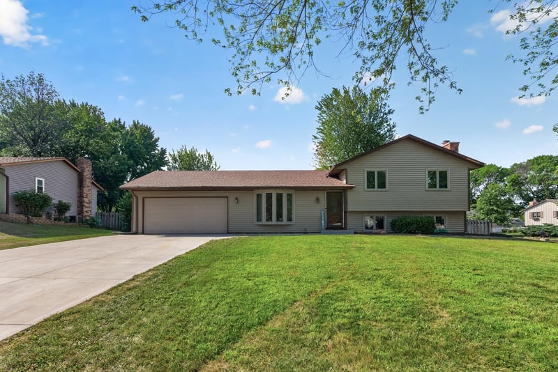 8305 69th St S, Cottage Grove, MN 55016