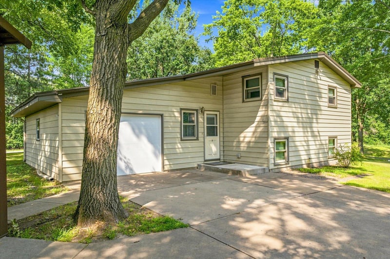 6370 County Road 5 NW, Isanti, MN 55040