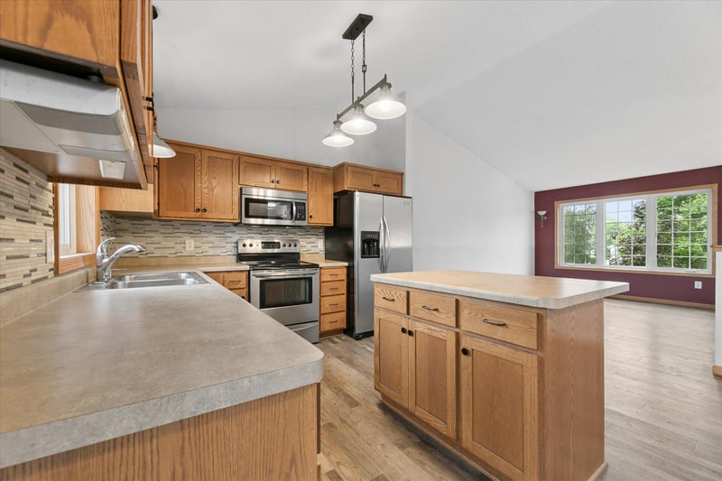 407 66th St SW, Waverly, MN 55390