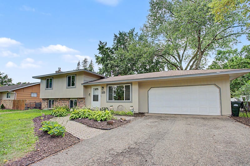 16653 Foliage Ave W, Rosemount, MN 55068