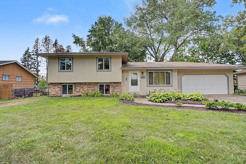16653 Foliage Ave W, Rosemount, MN 55068