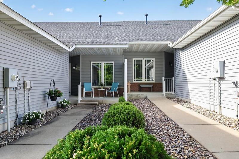 2703 Village Dr, Faribault, MN 55021