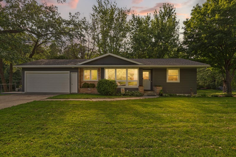 1910 Linn Dr, Owatonna, MN 55060