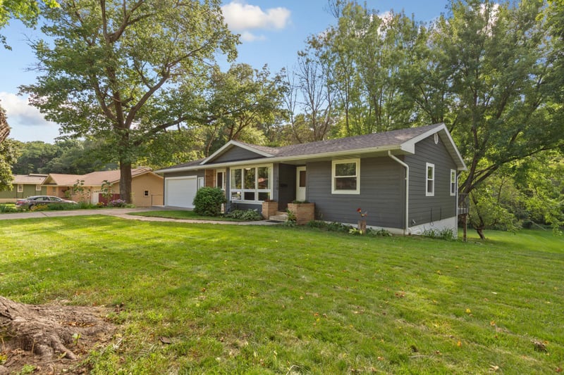 1910 Linn Dr, Owatonna, MN 55060