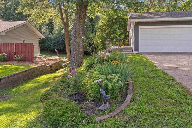 1910 Linn Dr, Owatonna, MN 55060