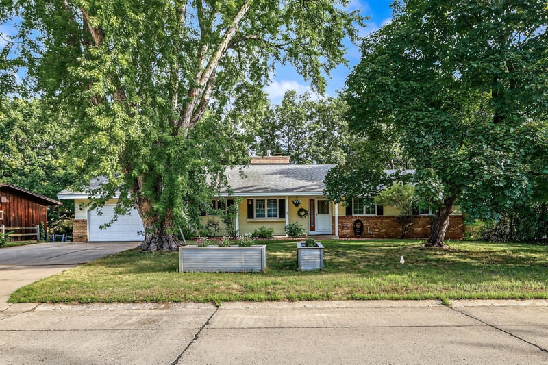 2325 Argonne Dr NE, Columbia Heights, MN 55421