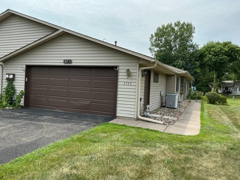 3743 Goodwin Ave N, Oakdale, MN 55128