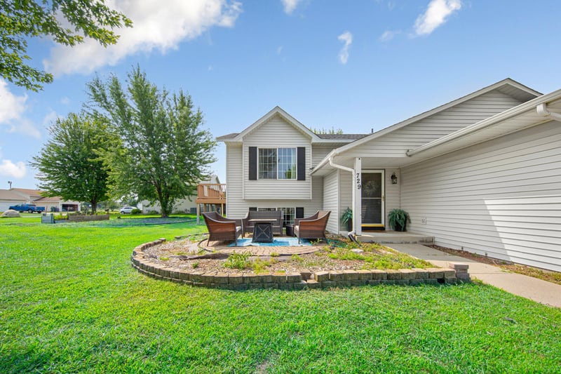 729 Heritage Ln, Belle Plaine, MN 56011