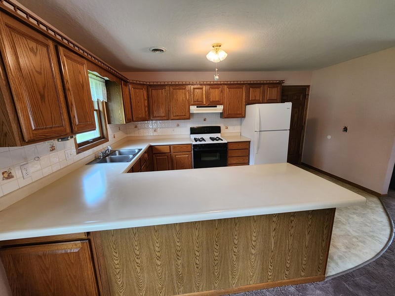 217 Lowell St E, Le Roy, MN 55951