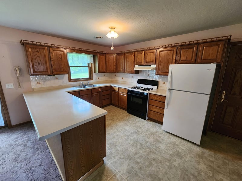 217 Lowell St E, Le Roy, MN 55951