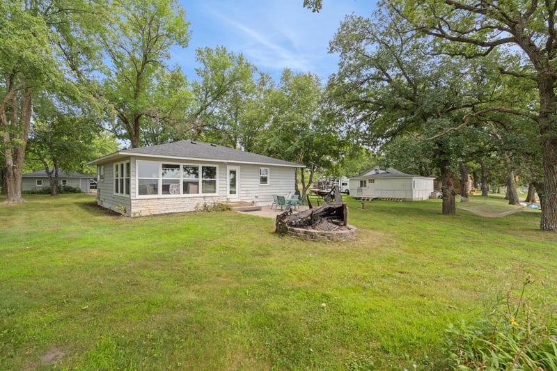 1095 Belview Rd, South Haven, MN 55382
