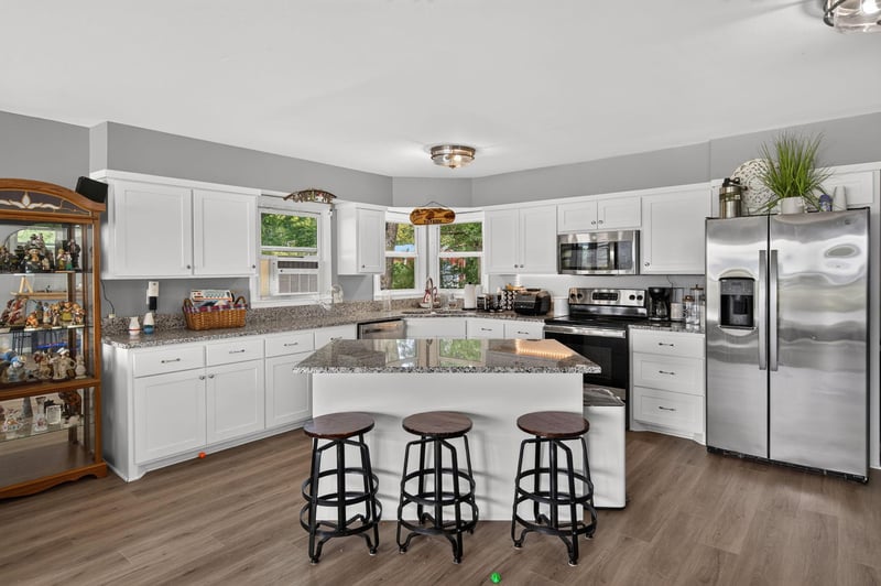 1095 Belview Rd, South Haven, MN 55382