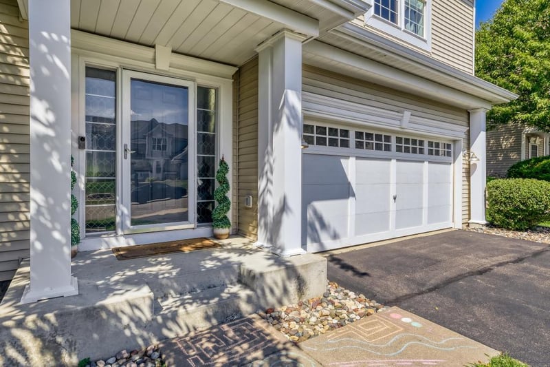 2321 Woodcrest Dr, Woodbury, MN 55129