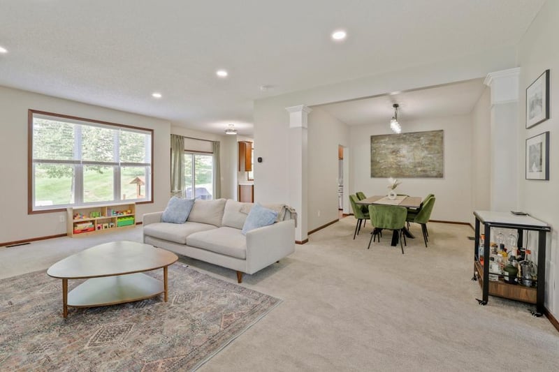 2321 Woodcrest Dr, Woodbury, MN 55129