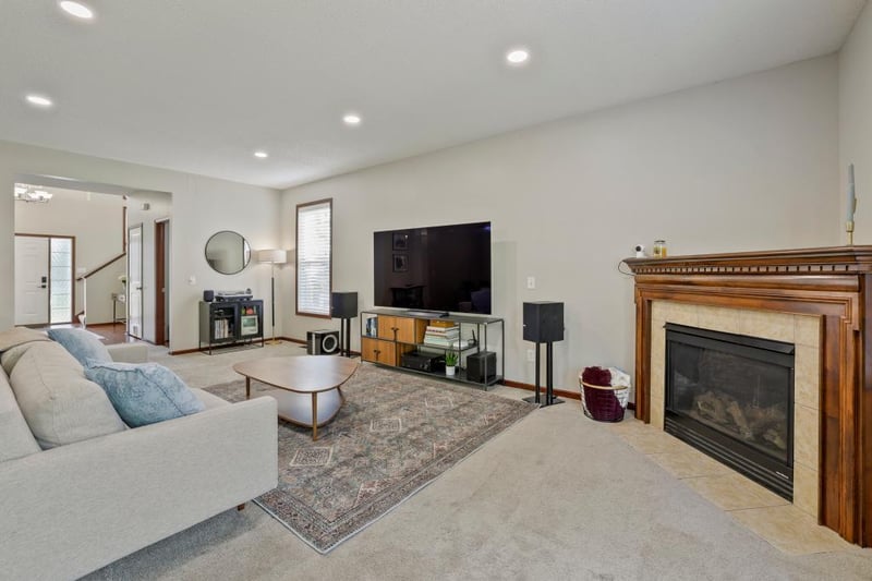 2321 Woodcrest Dr, Woodbury, MN 55129