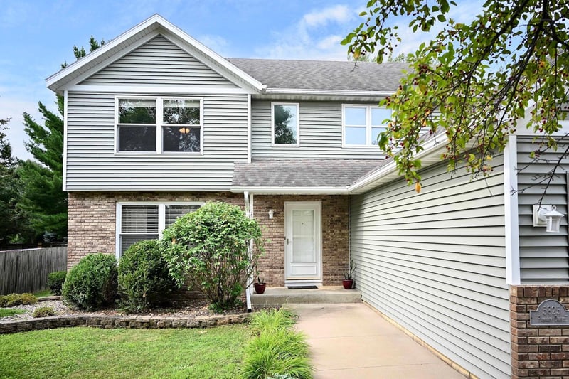 5825 Fairway Dr NW, Rochester, MN 55901