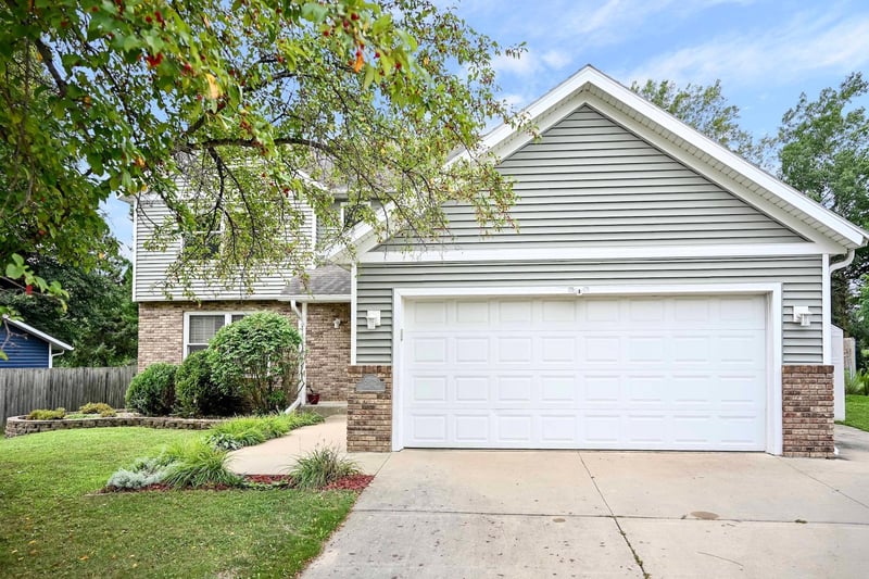 5825 Fairway Dr NW, Rochester, MN 55901