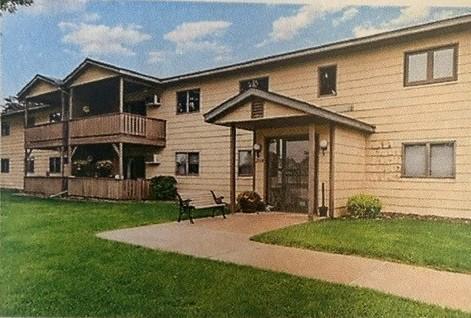 2114 Village Dr #125, Red Wing, MN 55066