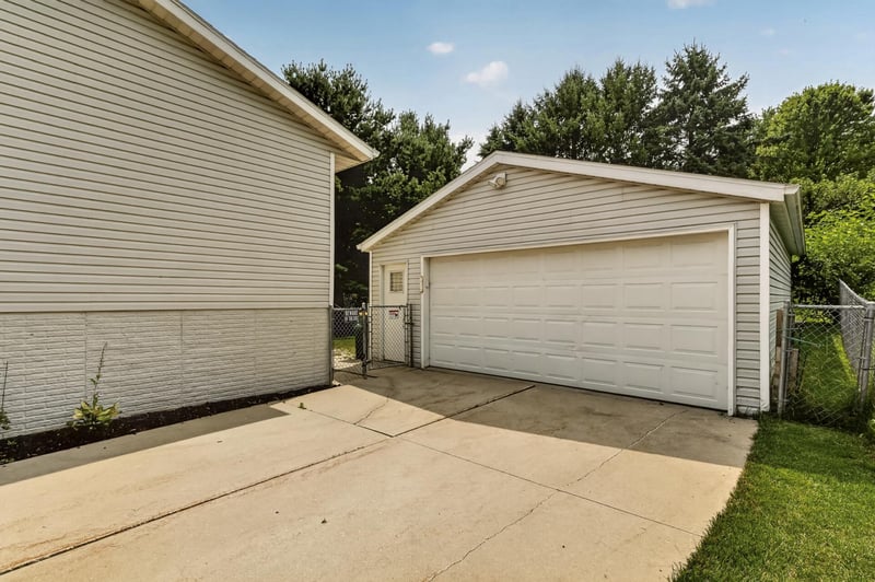 4150 Valley Dr NW, Rochester, MN 55901