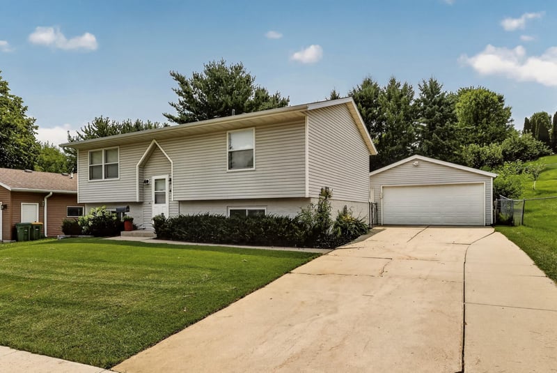 4150 Valley Dr NW, Rochester, MN 55901