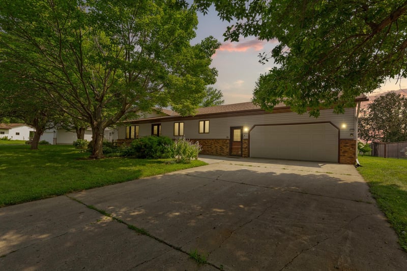 556 Karmil Pl, Gaylord, MN 55334