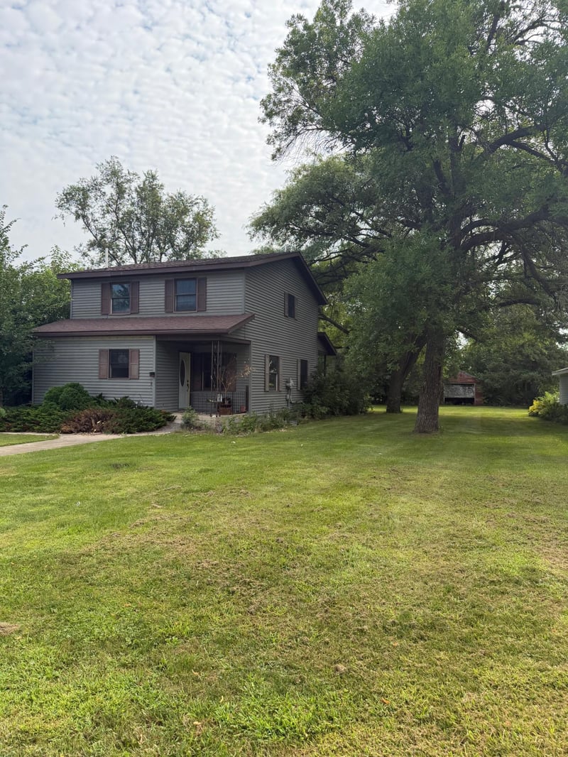 525 1st St, Dawson, MN 56232