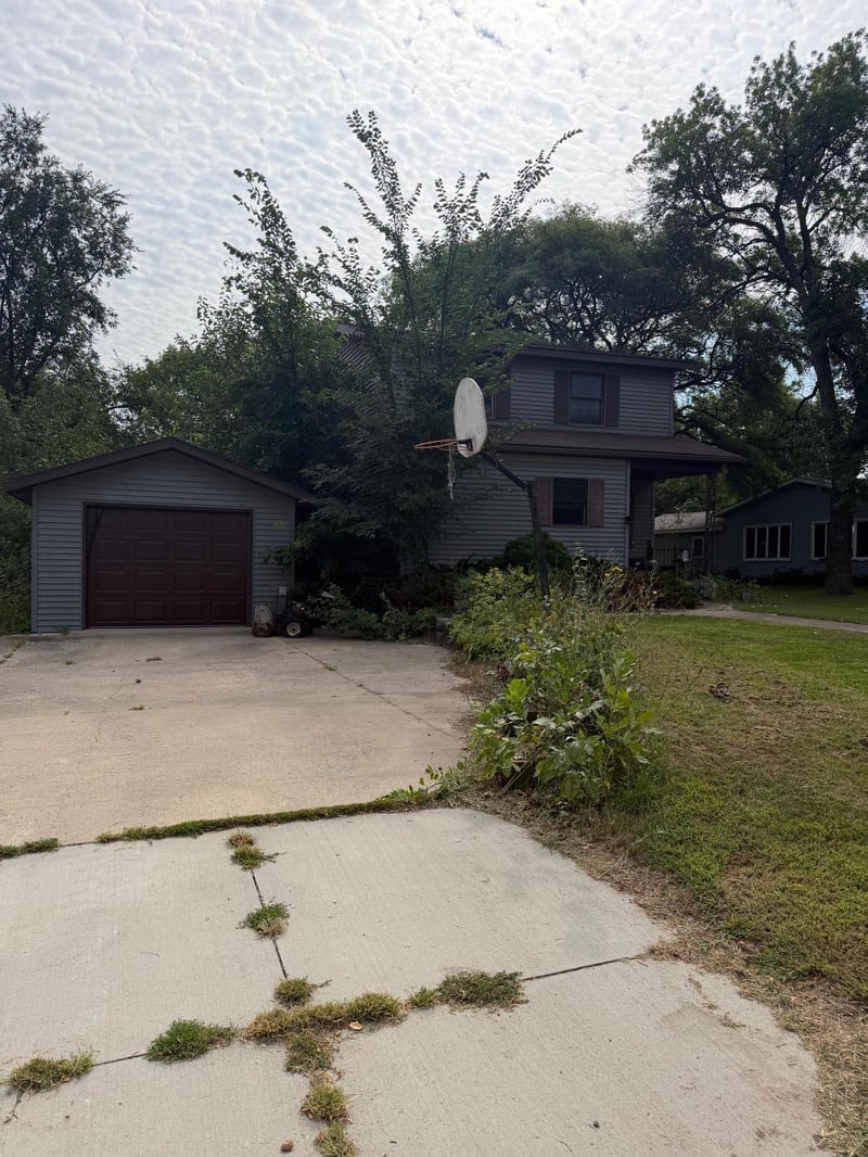 525 1st St, Dawson, MN 56232