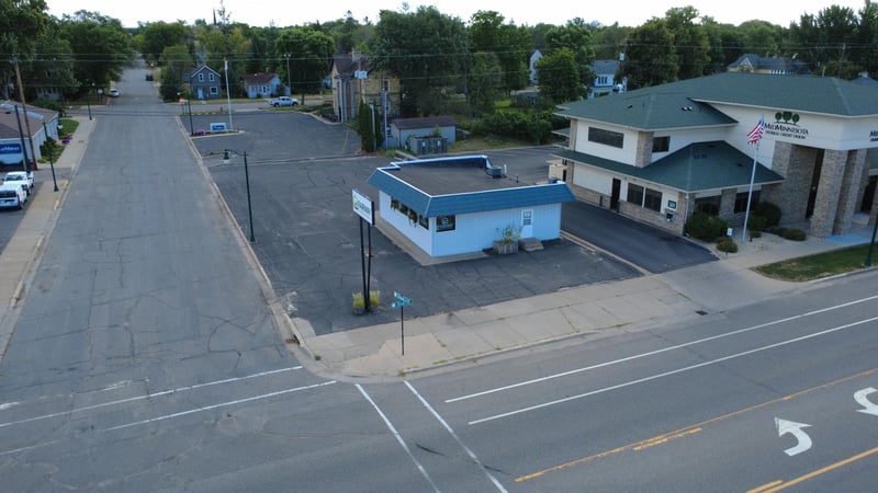 301 1st St SE, Little Falls, MN 56345