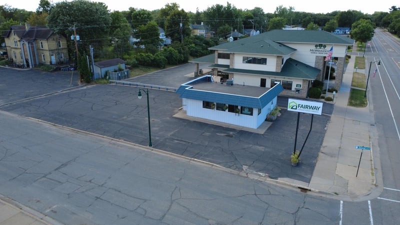 301 1st St SE, Little Falls, MN 56345