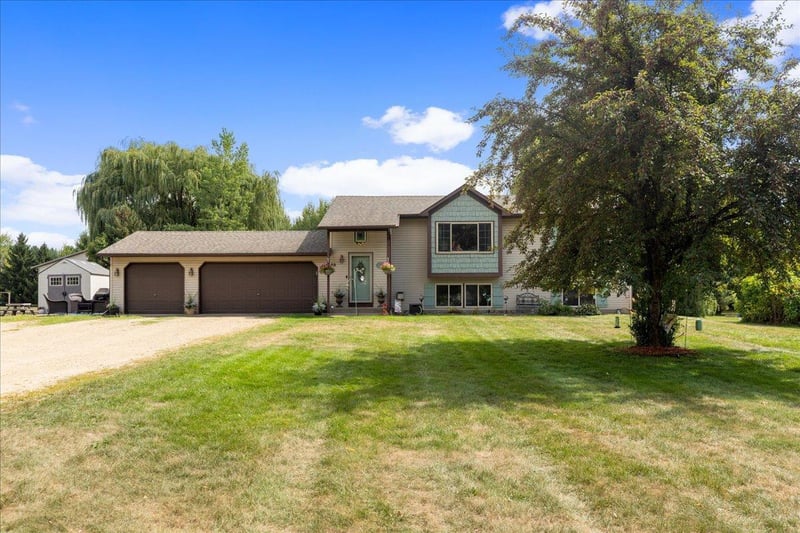 3488 Essen Rd NE, Cambridge, MN 55008