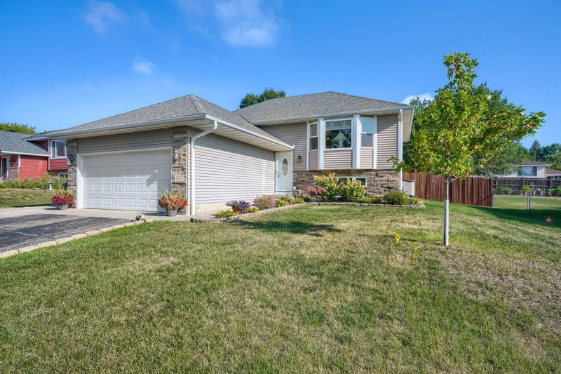 4055 151st St W, Rosemount, MN 55068