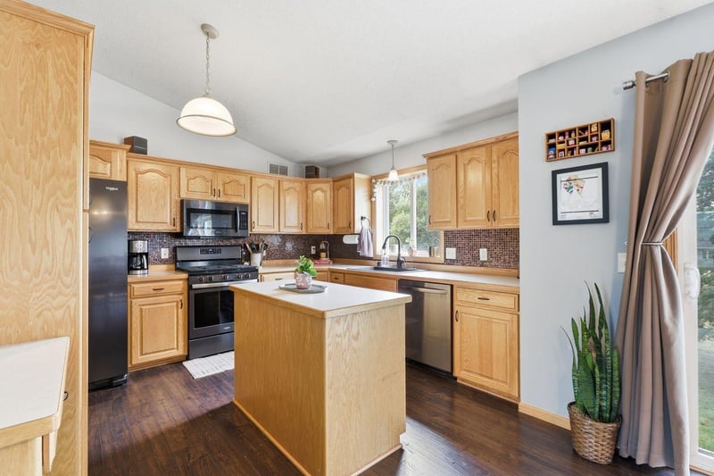 260 Chatter Cir NE, Kimball, MN 55353