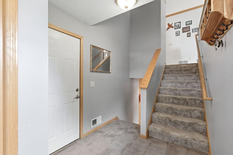 260 Chatter Cir NE, Kimball, MN 55353