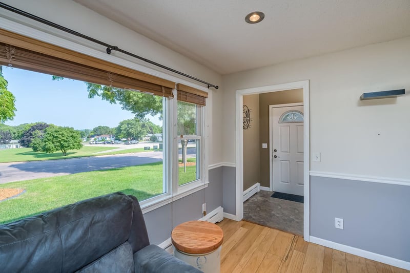 914 N 5th St, Saint Peter, MN 56082