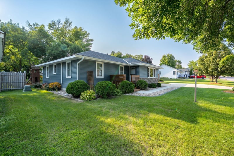 914 N 5th St, Saint Peter, MN 56082