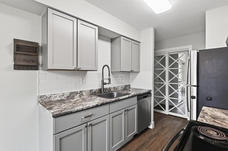 810 6th St S #1, Hopkins, MN 55343