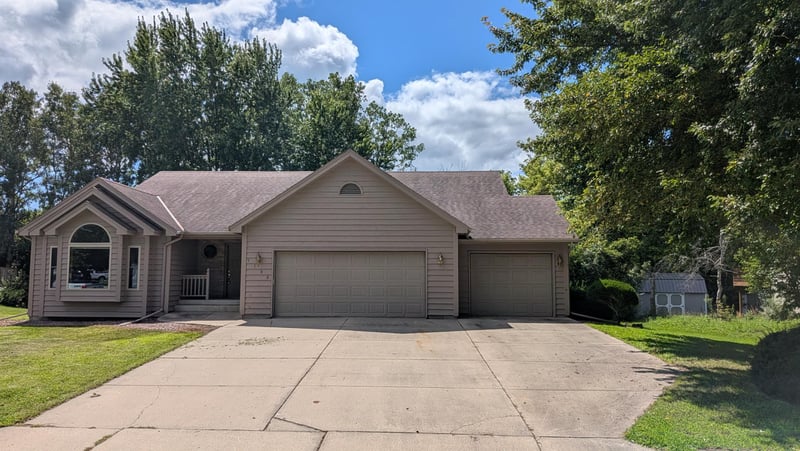 1160 Greenleaf Rd, Owatonna, MN 55060