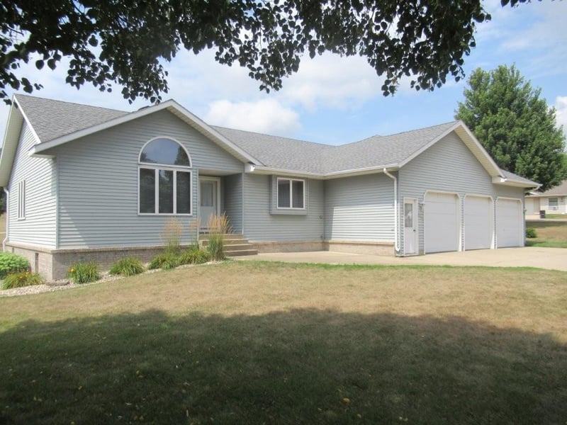 241 6th St, Chandler, MN 56122
