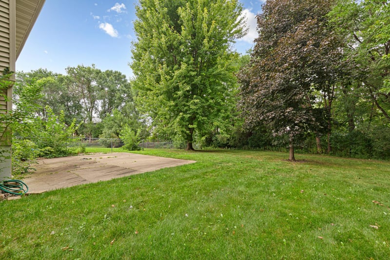 1437 Mcintosh Cir, Shakopee, MN 55379