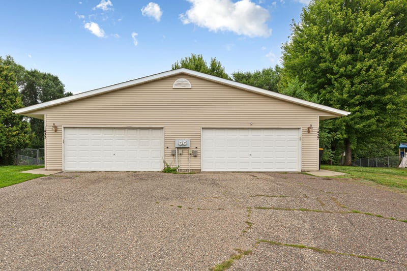 1437 Mcintosh Cir, Shakopee, MN 55379