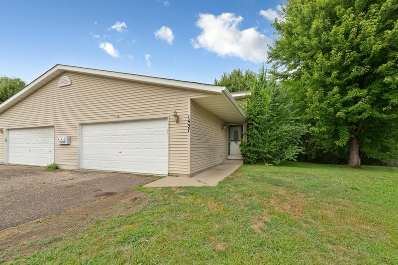 1437 Mcintosh Cir, Shakopee, MN 55379