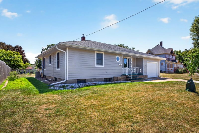 417 W Irving St, Lake City, MN 55041