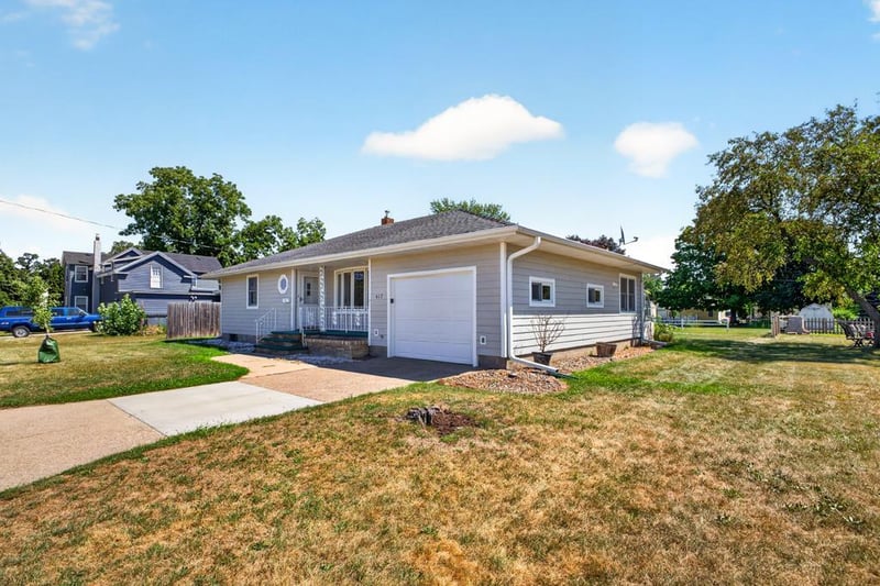 417 W Irving St, Lake City, MN 55041