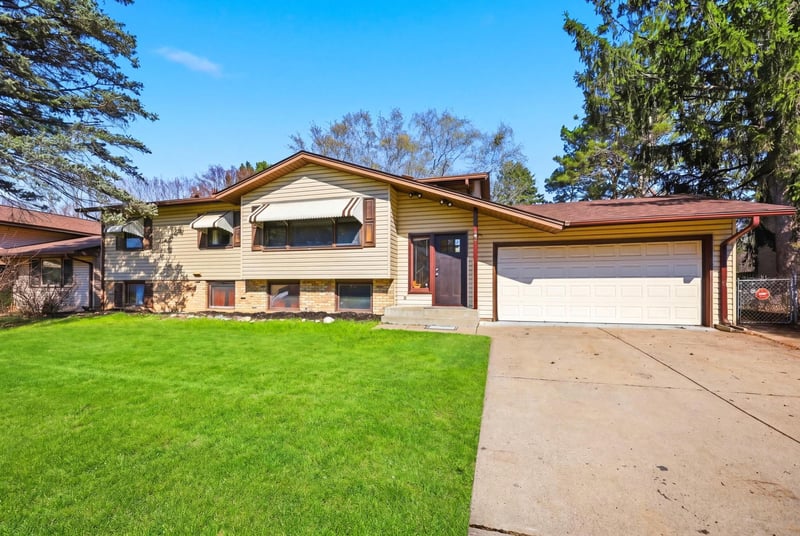 182 Faye St, Saint Paul, MN 55119