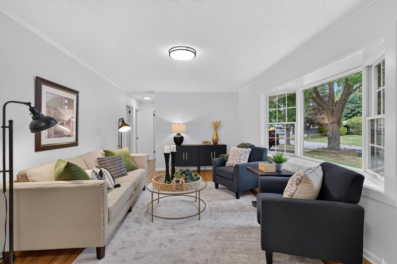 1925 W 92nd St, Bloomington, MN 55431
