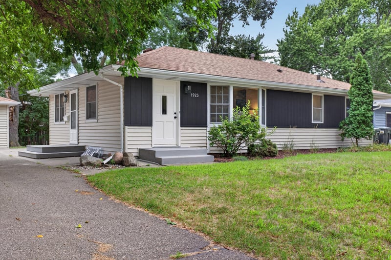 1925 W 92nd St, Bloomington, MN 55431