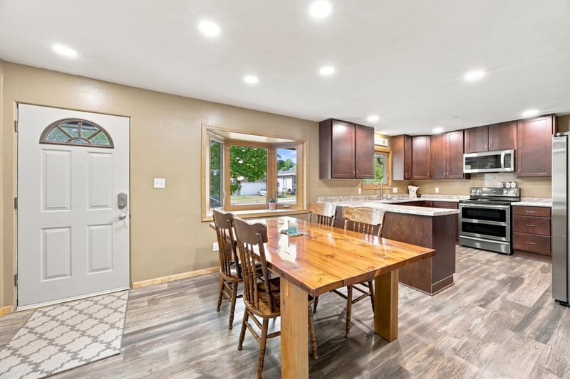 1010 22nd Ave S, Moorhead, MN 56560
